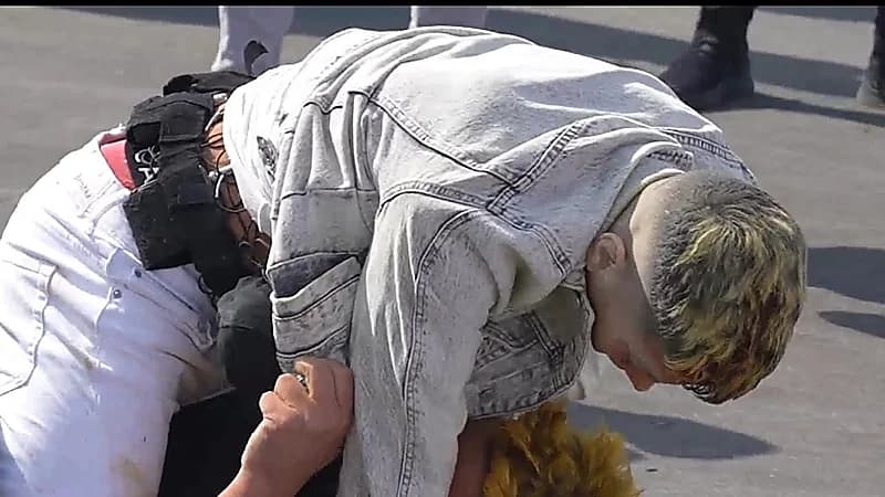 شاهد .. غضب وعنف إمام عاشور بعد اكتشافه مقلب رامز جلال