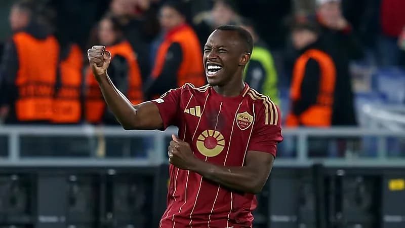 مدرب روما يطلب تقييم سعود عبدالحميد قبل حسم إعارته