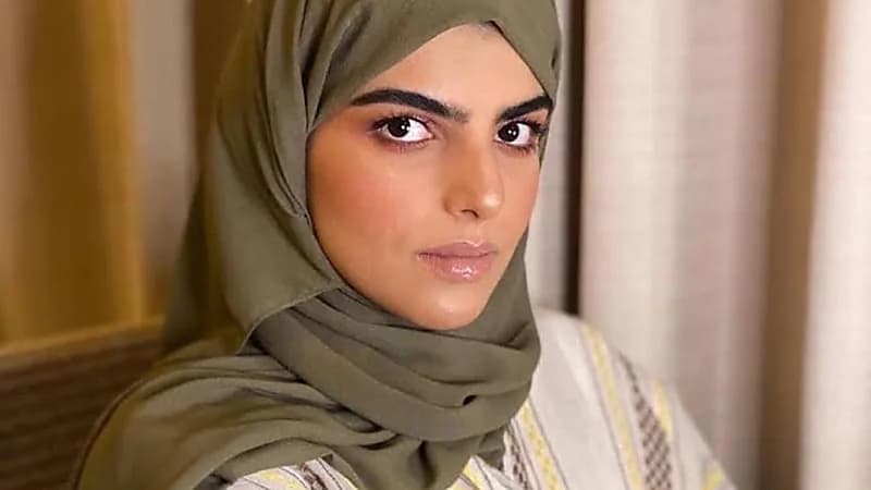 ابن سارة الودعاني يثير تفاعلًا واسعًا بعد مناداته لوالدته بكلمة مدام .. فيديو