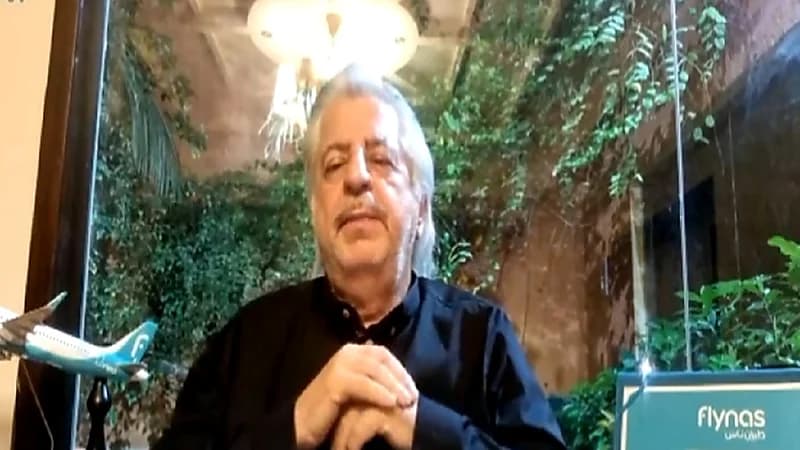 فيديو..ردة فعل الطيار جمال السليماني عندما كُسر زجاج الطائرة الأمامي