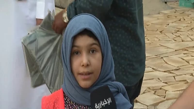 بالفيديو.. طفلة تشارك في العمل التطوعي بالقطيف