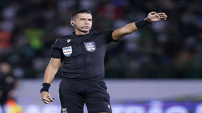 طاقم تحكيم برازيلي لمباراة الفيحاء والهلال