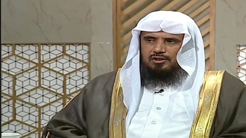 بالفيديو.. "الخثلان" يوضح حكم الصلاة منفرداً خلف الصف لركعة واحدة