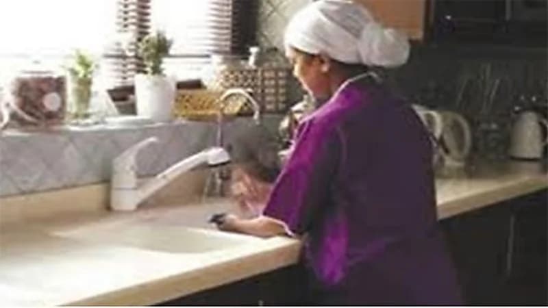 الأردن.. سجن عاملة منزلية ابتزت عائلة بنشر صور ابنتهم