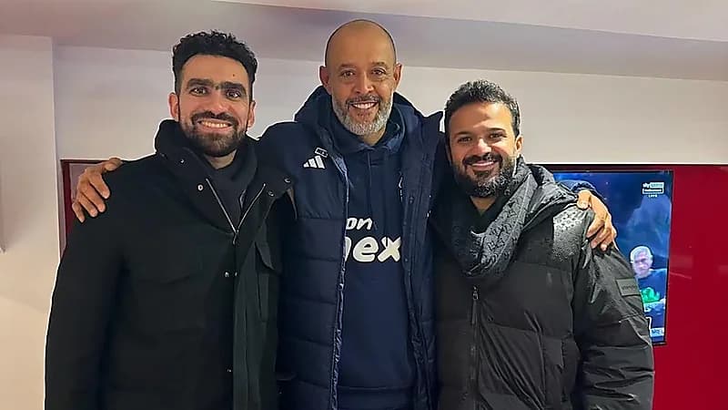 الحائلي وأحمد كعكي يحضران مباراة نوتينغهام لمساندة نونو سانتو