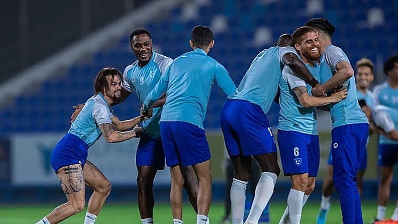 الهلال يحدد مصير 6 لاعبين قبل الموسم الجديد