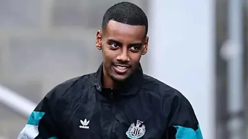 ريال مدريد يحسم الجدل حول ارتباطه بضم إيزاك