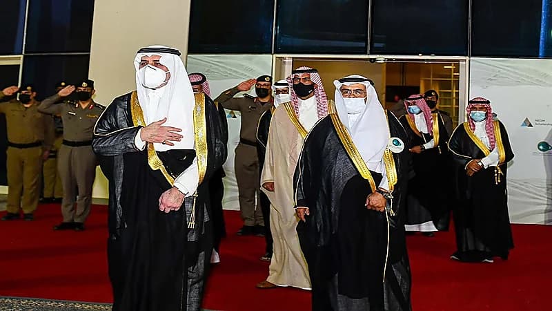 أمير تبوك يرعى حفل تخريج الدفعتين الـ 13 من حملة البكالوريوس والثامنة من حملة الماجستير 