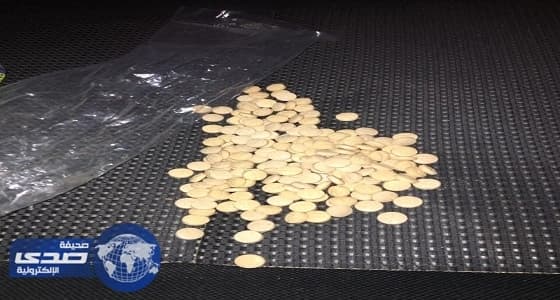 العثور علي 200 حبة كبتاجون داخل «سروال» مطلوب أمنيا بمكة