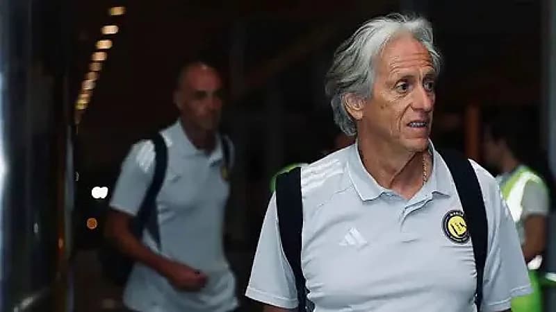 ردة فعل جيسوس بعد رباعية الأهلي في مرمى القادسية .. صور