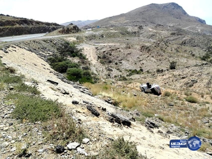 نجاة ثلاثة مصريين اثر انقلاب على طريق " أبها - الطائف "