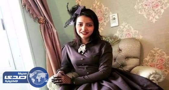 بالصور.. فتاة تثير ضجة بفساتينها ذو العصر الفكتوري