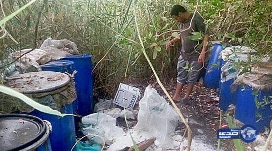 ضبط إثيوبيين يديرون مصنع خمور بـ" الخميس"