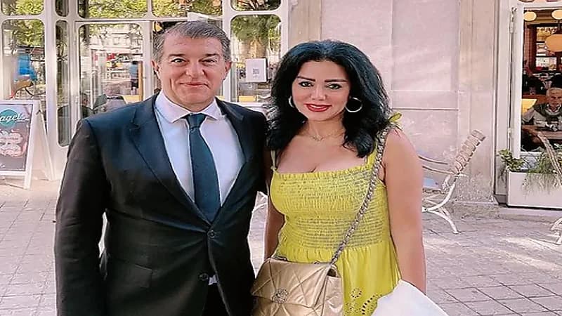 رانيا يوسف تتوعد مغردين أساؤوا لها بعد ظهورها مع مدرب برشلونة