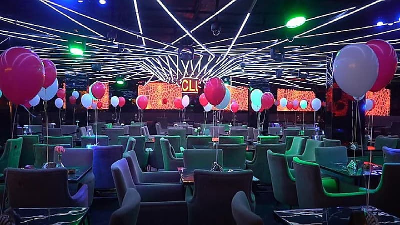 حملة رقابية في الرياض تسفر عن إغلاق مقاهي مخالفة.. صور