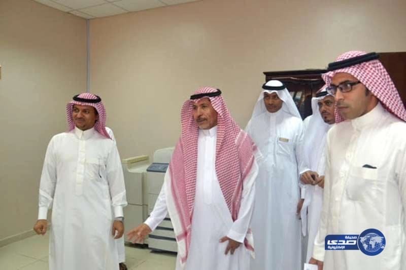 مدير جامعة جازان يشدد علي التفاعل مع تساؤلات الطلاب خلال تفقده  عمادة القبول