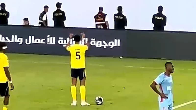 العمري يعتذر لجماهير النصر والجماهير ترد بالتحية .. فيديو