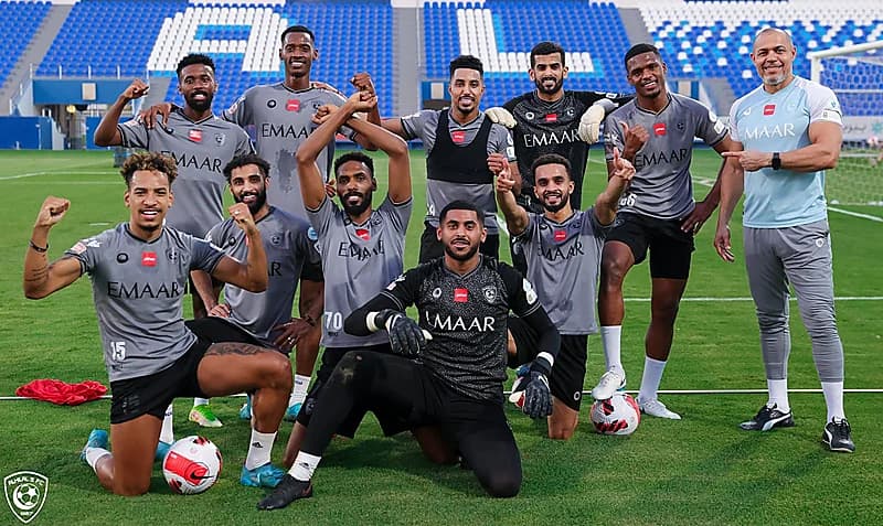 بالأسماء.. غياب 7 لاعبين من الهلال عن مواجهة الفيحاء 