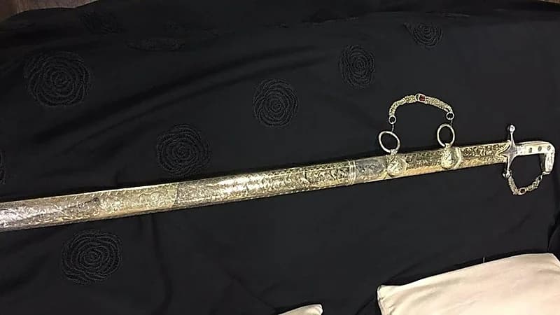 عائلة تحتفظ بهدية الملك سعود لها قبل 62 عامًا