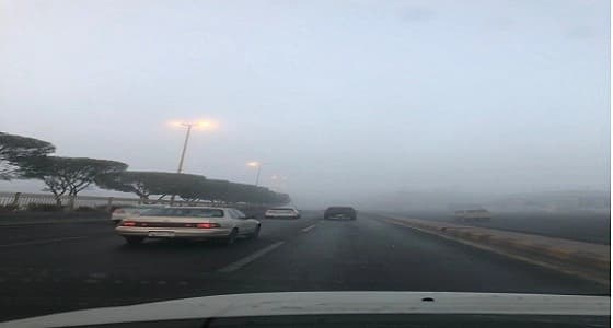 عسير تنبه المواطنين والسائقين من الضباب