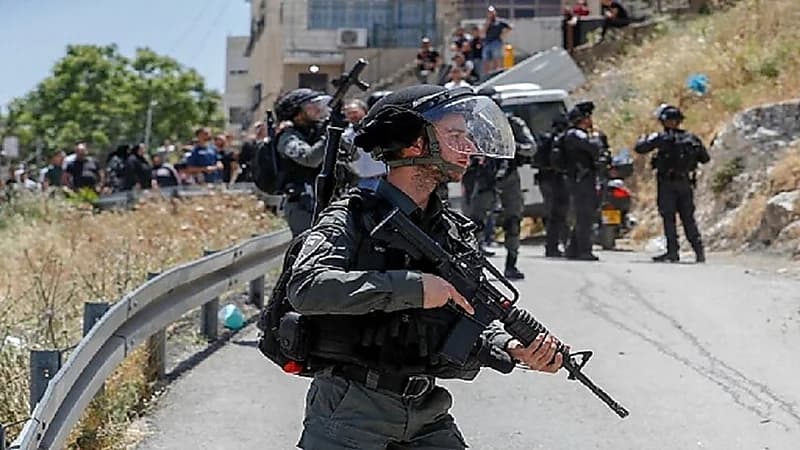 إجبار عائلة فلسطينية على هدم منزلها قسرا