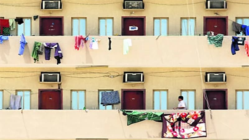 بالفيديو..منع نشر الملابس على الشرفات والبنايات