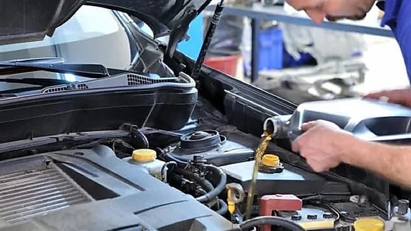 طريقة اختيار زيت الماتور المناسب للسيارة