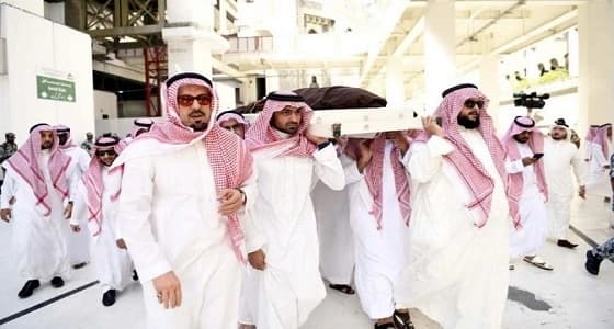 أداء صلاة الميت على الأمير بندر بن خالد بن عبدالعزيز بالمسجد الحرام