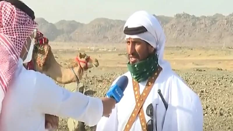 بالفيديو.. رحالة ينطلق من عسير إلى مكة على ظهر الجمل لأداء الحج