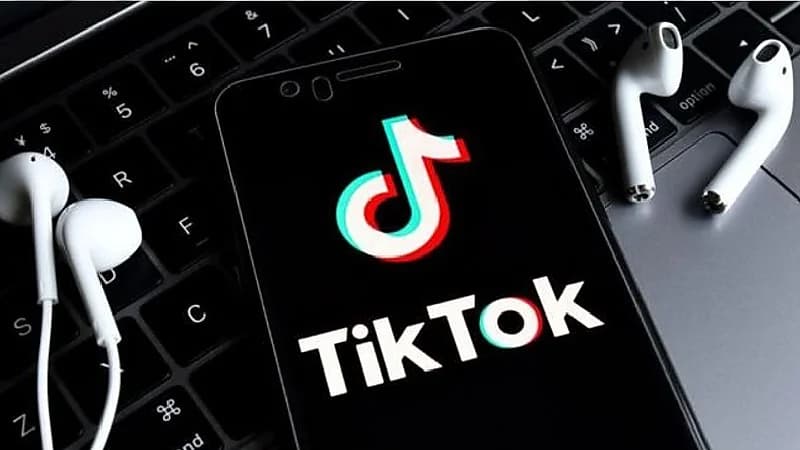 أم تجد طفلها متوفيا بسبب " تيك توك "