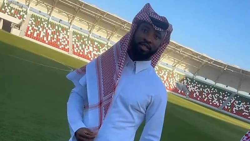لاعب ‎الاتفاق موسى ديمبلي بالثوب والشماغ .. صورة