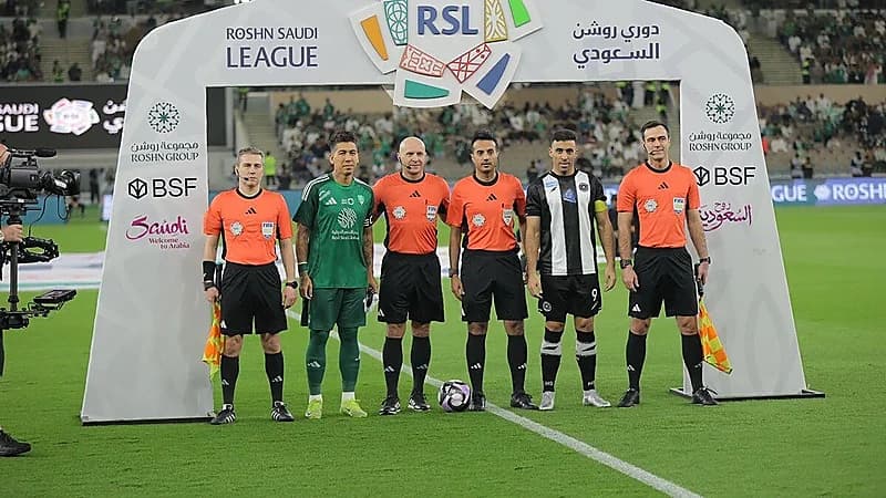 الأهلي والشباب يستعرضان عدد بطولاتهم الرسمية