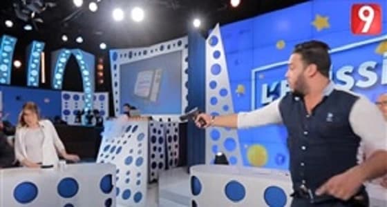بالفيديو.. فنان تونسي يطلق النار على مذيعة داخل الأستوديو