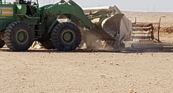 بالصور.. إزالة خيام منصوبة داخل أراضي مملوكة للغير بالرياض