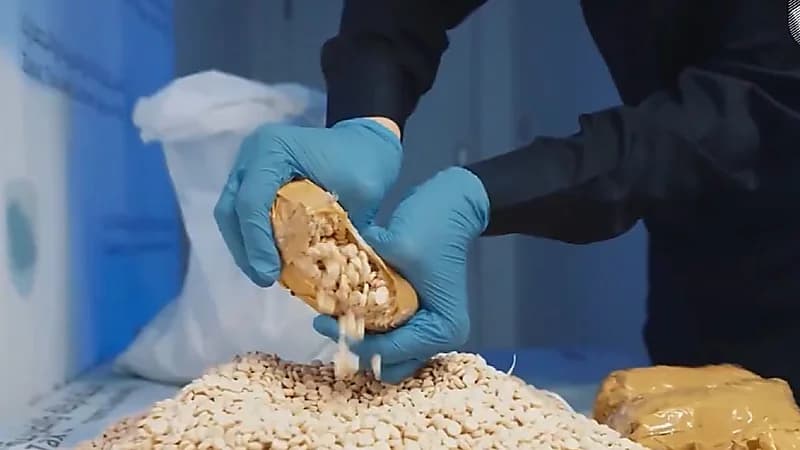 إحباط محاولة تهريب أكثر من 301 ألف حبة كبتاجون عبر جسر الملك فهد والحديثة .. فيديو