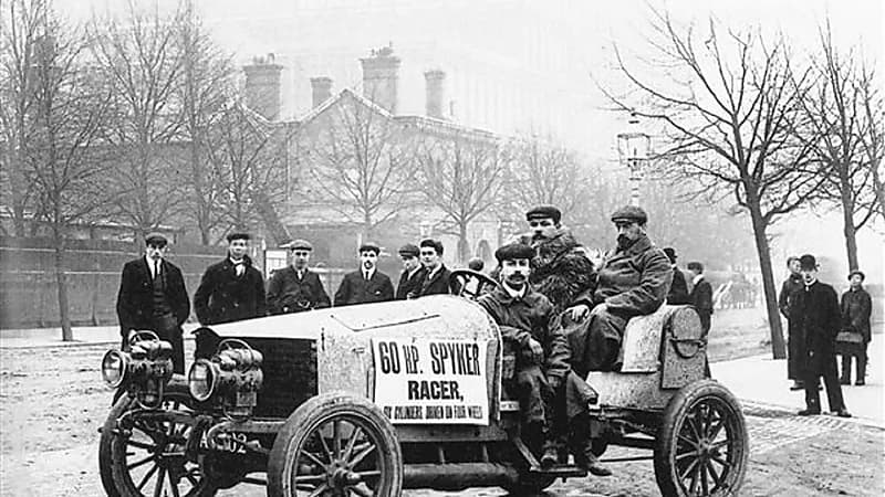 قصة انطلاق أول سيارة دفع رباعي في العالم