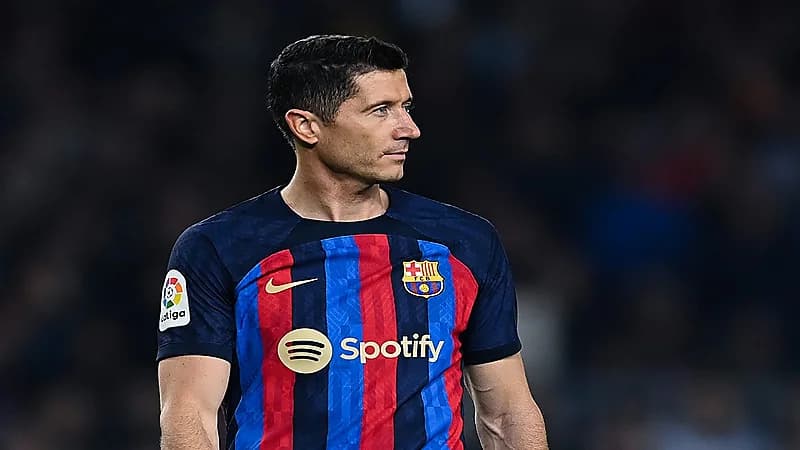 لاعب برشلونة يرفض اللعب بدوري روشن