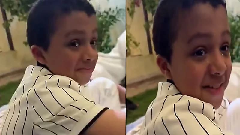 ردة فعل طفل هلالي بعد محاولة مشجع نصراوي إزالة شعار الهلال من هاتفه.. فيديو