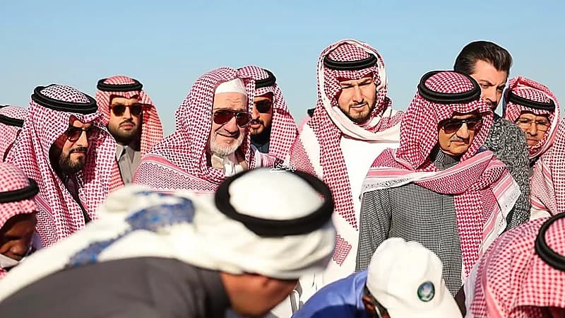 مراسم دفن والدة الأمير الوليد بن طلال بحضور فهد بن نافل