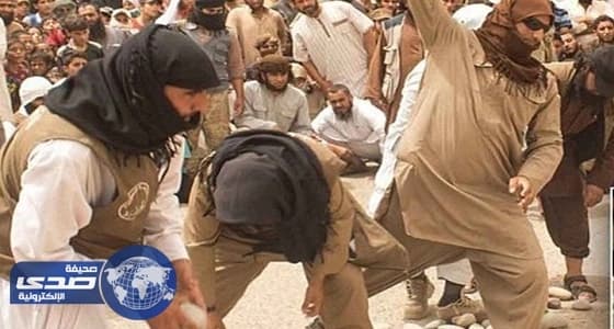 بالفيديو.. إرهابيو داعش يرجمون امرأتين في دير الزور