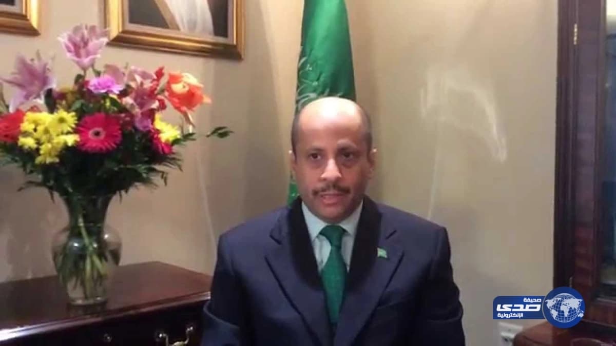 فتاة حسناء «تتحرش» بالرجال في الشارع