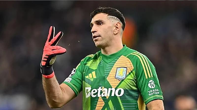 إيميليانو مارتينيز يستعد للعودة لصفوف أستون فيلا