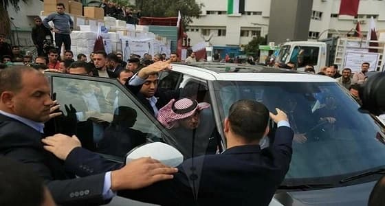 إعلامي مصري يقصف جبهة " قطر " بعد ضرب سفيرها بالأحذية في فلسطين