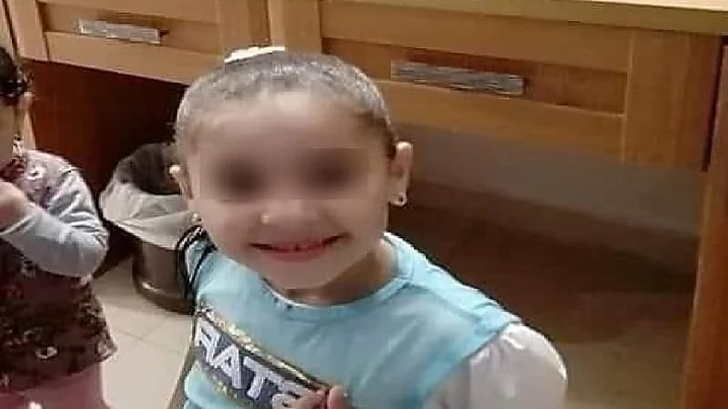 طالب متوسط يعتدي جنسياً على طفلة!