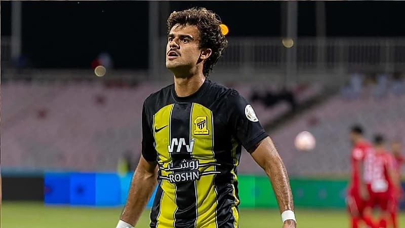 الاتحاد يضحي بـ 4 محترفين