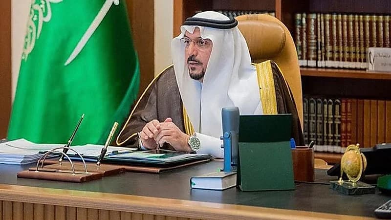 أمير القصيم يعزّي الشيخ عبدالله العثيم بوفاة ابنه