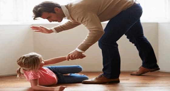 " أب " يكسر رأس طفلته لتمنيه مولودا ذكر