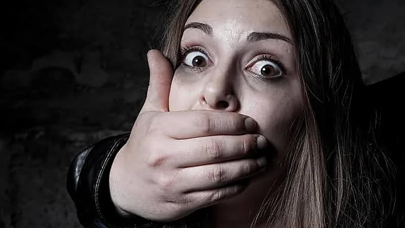 لبناني يستدرج فتيات ويعتدي عليهن جنسيا