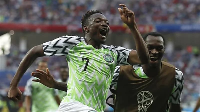 أحمد موسى يضع مدرب نيجيريا في موقف مخرج