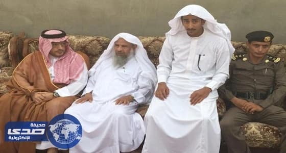 محافظ صامطة ينقل تعازي أمير جازان لأسرة الشهيد الرائد العامري